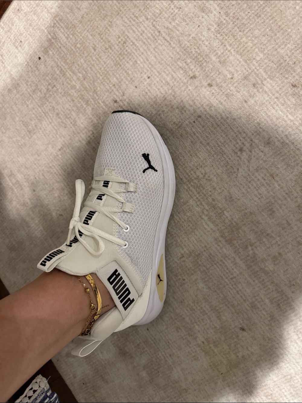 Puma Women's White Athletic Mesh Sneakers with Black Logo SZ 9 pull on